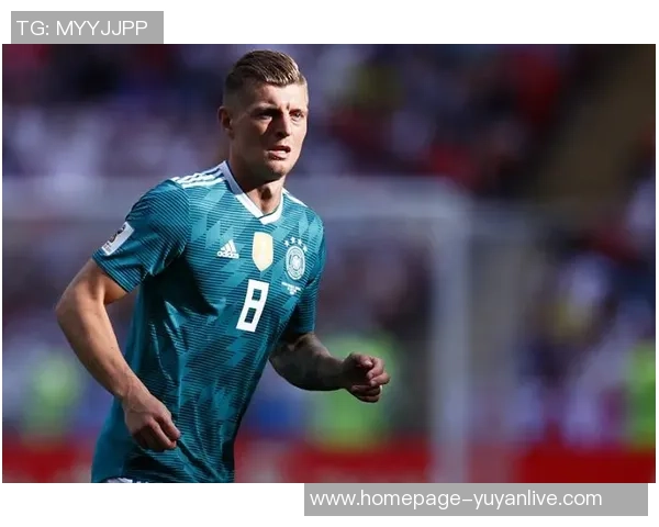 克罗斯：从天才少年到世界足球巨星的传奇旅程与成就解析